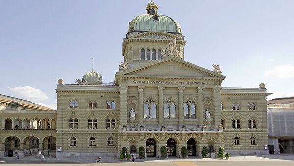 Bundeshaus in grau