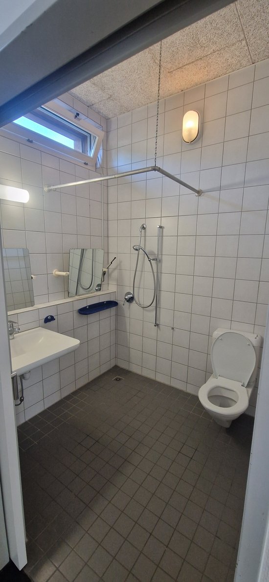 Grosse 4.5 Zimmer Wohnung im Grünen mit grosser Terrasse und nahe an Zürich / 2x Parkplätze inkl..