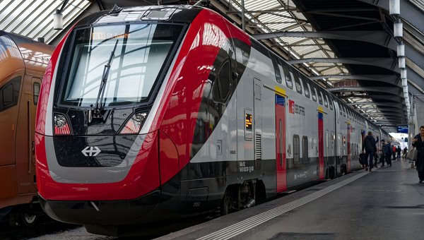 Zug im Bahnhof