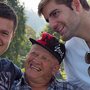 Zwei Zivildienstleistende während ihrem Einsatz.