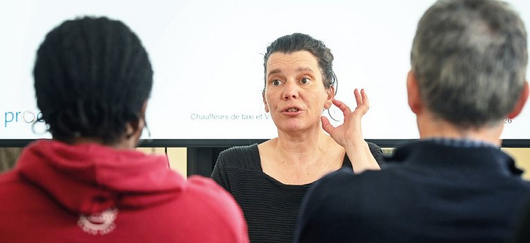 Les chauffeurs reçoivent des informations lors d'une formation