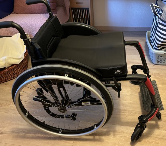 Verkauf: Aktivrollstuhl Carbon Veloce (Faltrollstuhl)