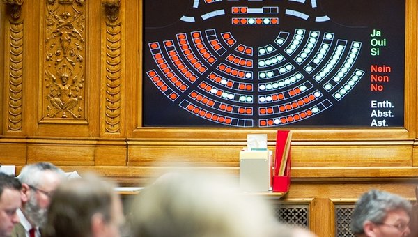Foto vom Nationalratssaal während einer Abstimmung