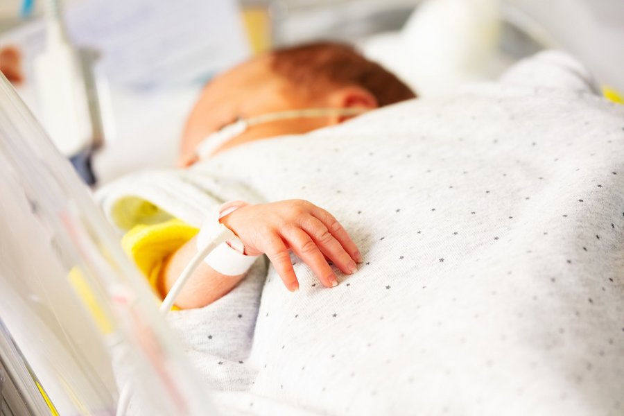 Le Tribunal fédéral ignore la réalité : après sa naissance un enfant gravement malade a besoin de ses deux parents !