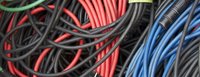 Farbige Kabel wild durcheinander